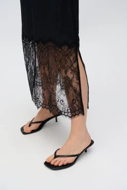 Minimum Dresses | Elly midi dress with lace 4257 - Black