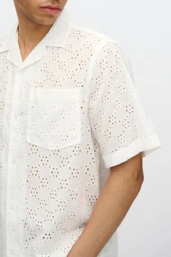 Minimum Shirts | Hayden relaxed short sleeved shirt in broderie anglaise 4295 - Coco Milk CocoMilk